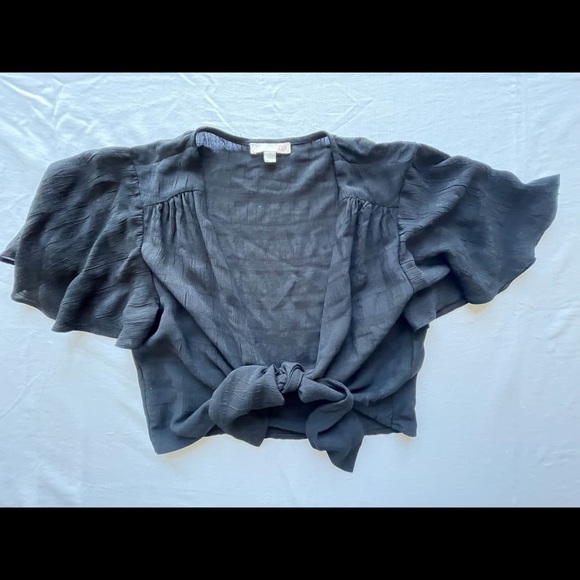 black tie in the front crop top! - Picture 3 of 5